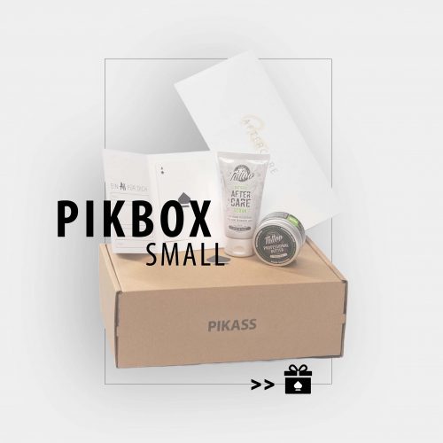 PIKBOX Small von PIKASS mit Tattoo-Gutschein, Believa Aftercare-Creme, Tattoo Butter und Pre- & Aftercare Guide in nachhaltiger Geschenkbox.